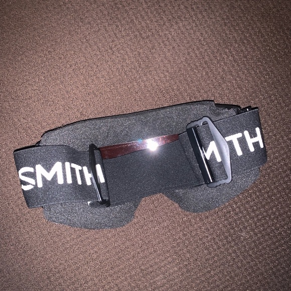 Unisex smith snowboarding goggles. Worn once - Picture 2 of 3